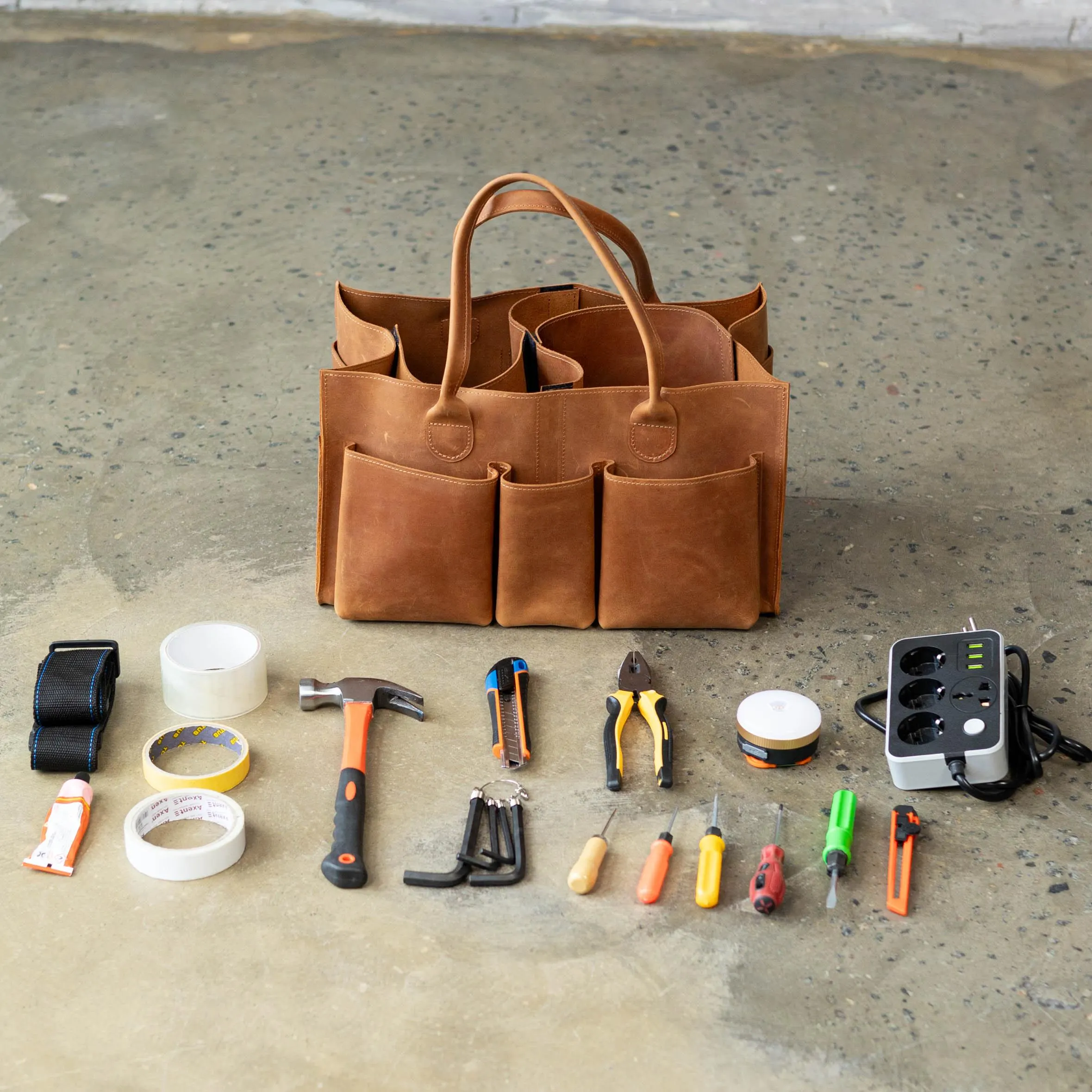 Horse grooming bag for carrying brushes and tools